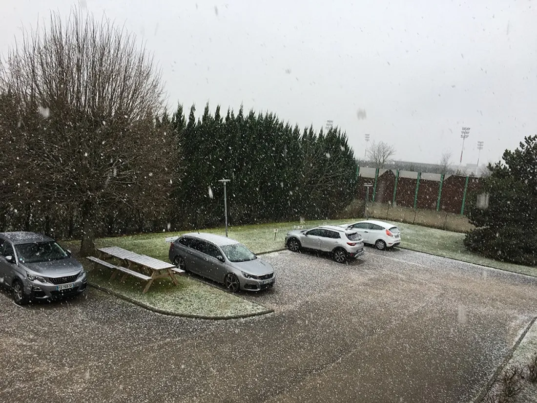 L'une des images de la semaine à Dijon : quelques flocons sont tombés vendredi matin en Côte d'Or